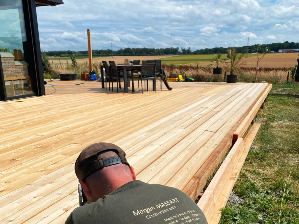 Bois ou composite pour votre terrasse : que choisir ?